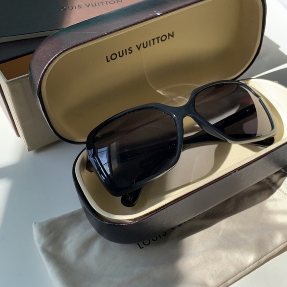 Louis Vuitton square black sunglasses. Worn just a few times.Excellent condition - Picture 6 of 7